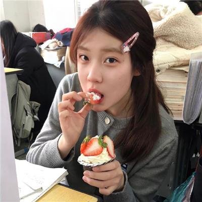 带子狼 在那双小手中
